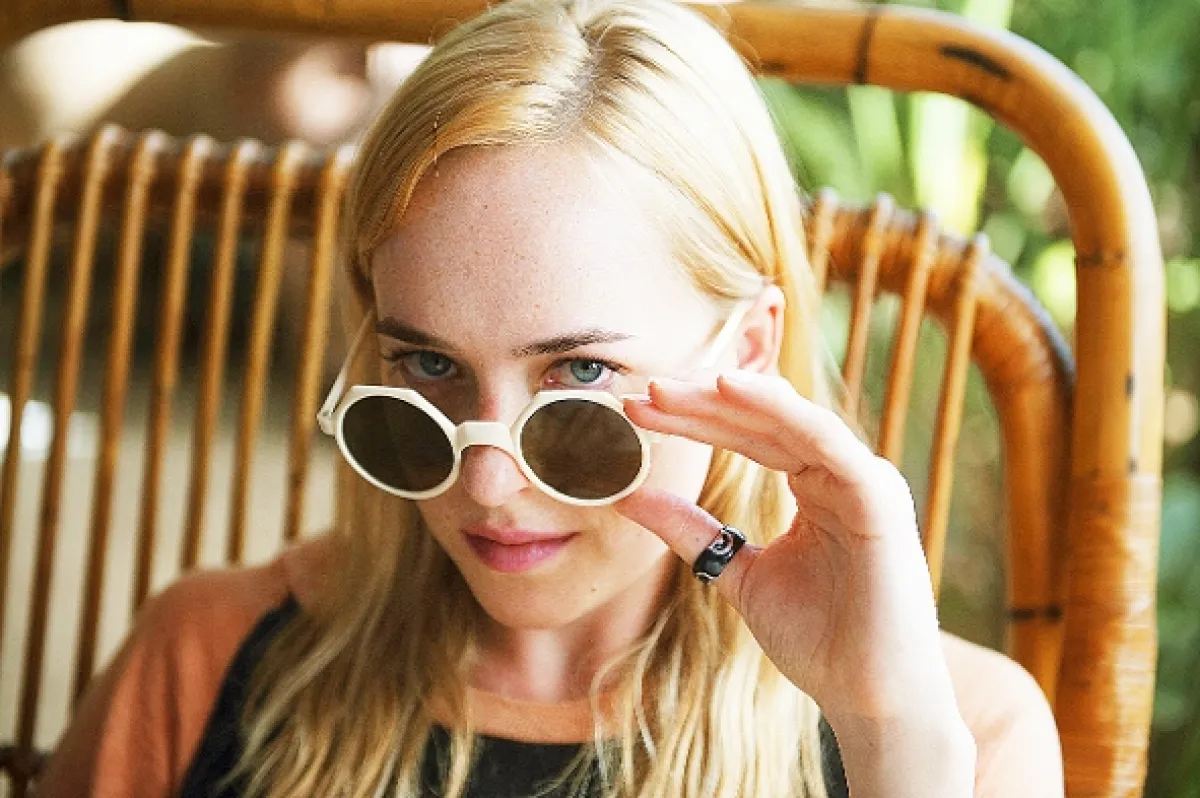 Oslnení slnkom (A BIGGER SPLASH), 2015 - fotogaléria