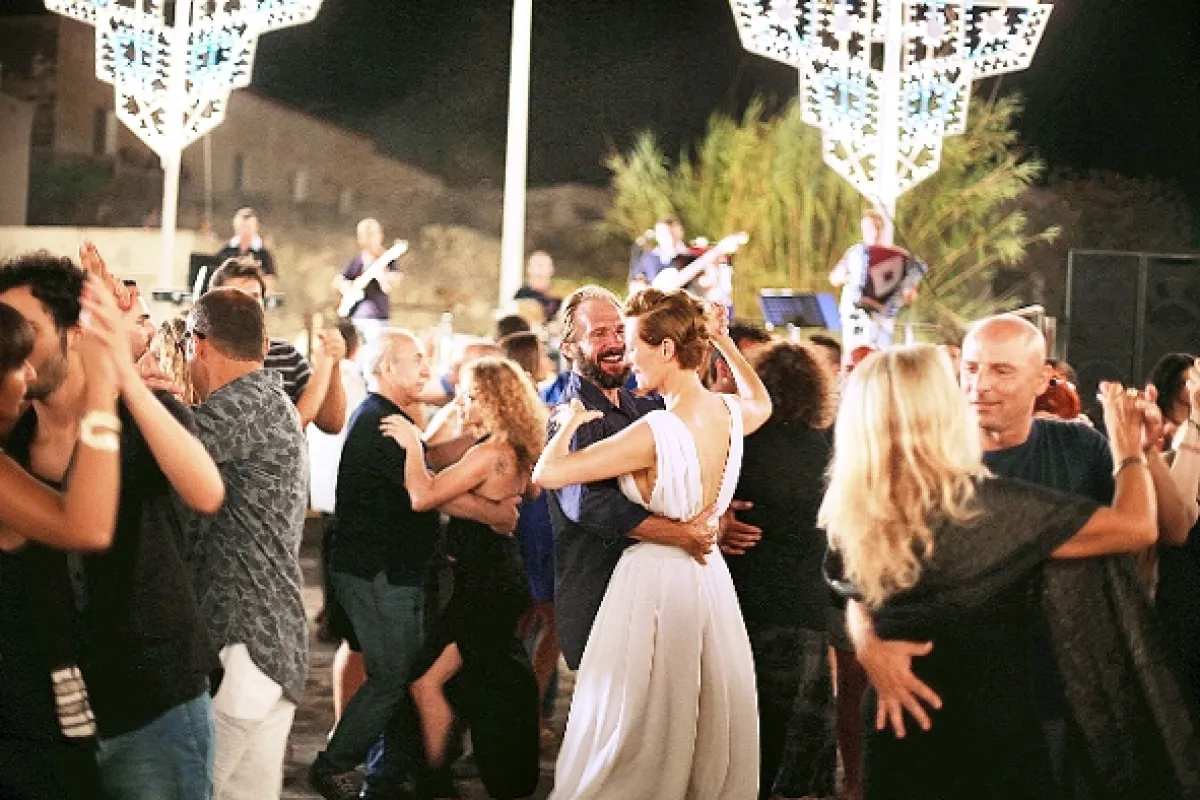 Oslnení slnkom (A BIGGER SPLASH), 2015 - fotogaléria