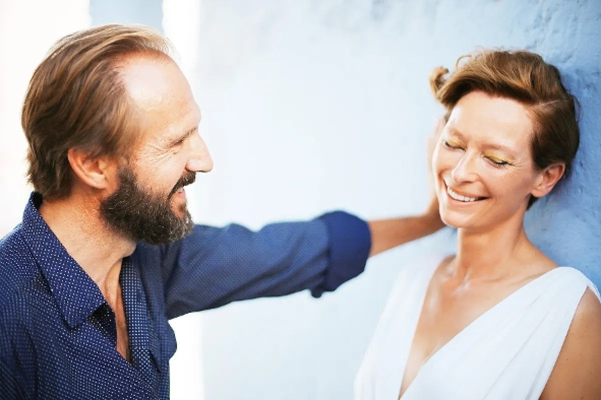 Oslnení slnkom (A BIGGER SPLASH), 2015 - fotogaléria