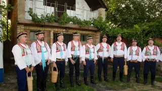 Za našima humny