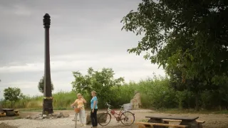 Za našima humny