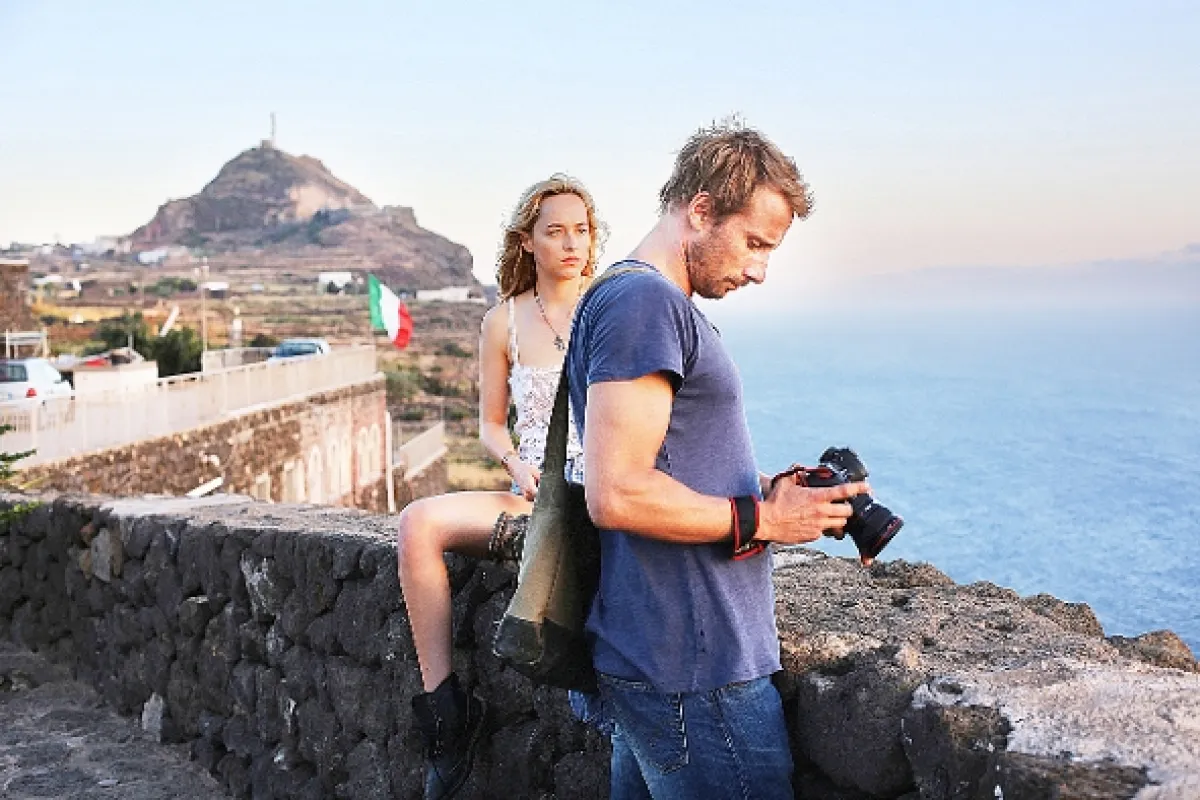 Oslnení slnkom (A BIGGER SPLASH), 2015 - fotogaléria