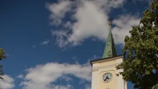 Za našima humny
