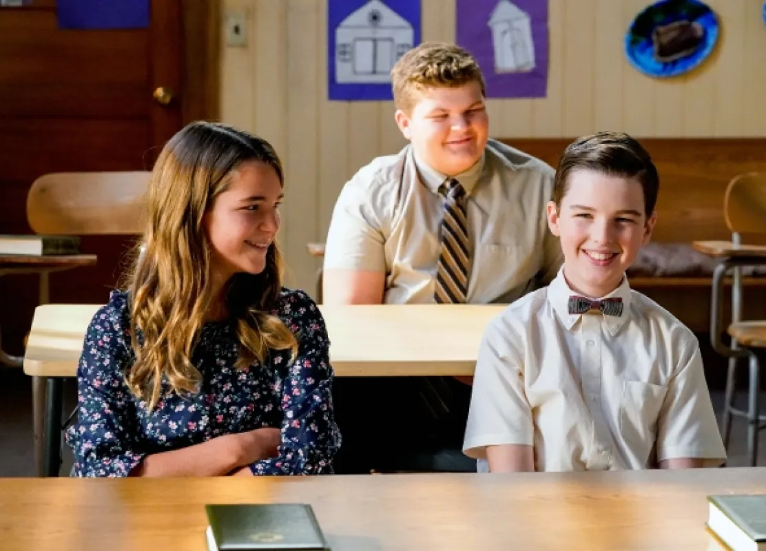 Malý Sheldon (Young Sheldon V: Snoopin’ Around and the Wonder Twins of Atheism), 2021 - fotogaléria