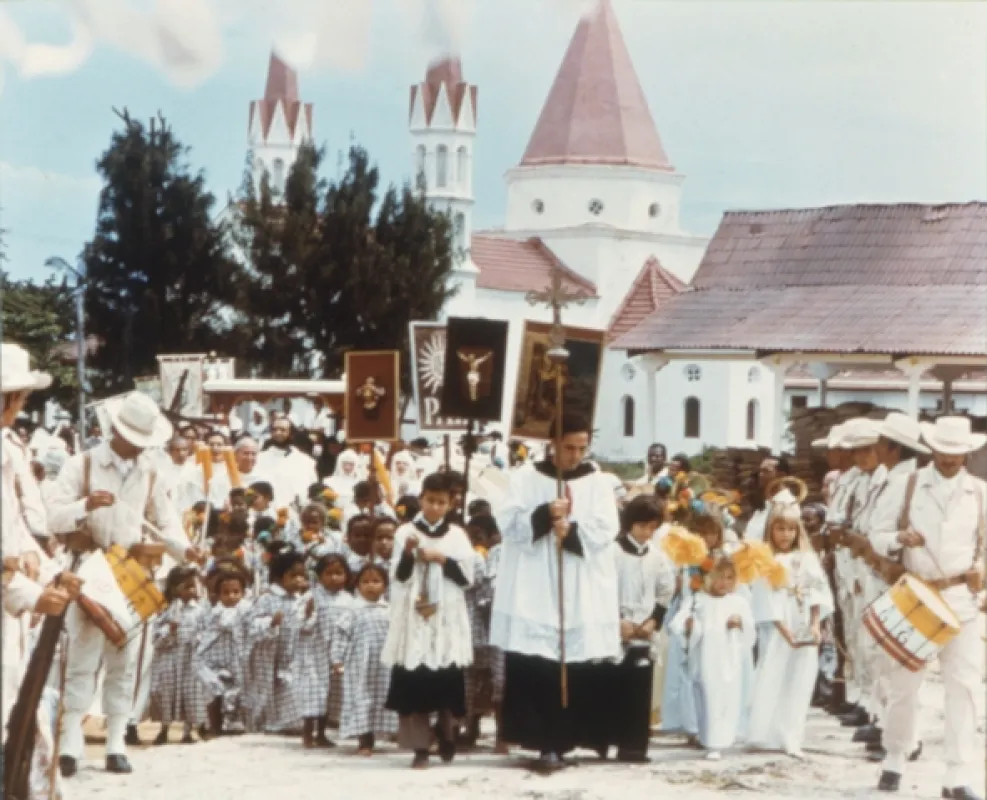 Dva misionáři (The Two Missionaries), 1974 - fotogaléria
