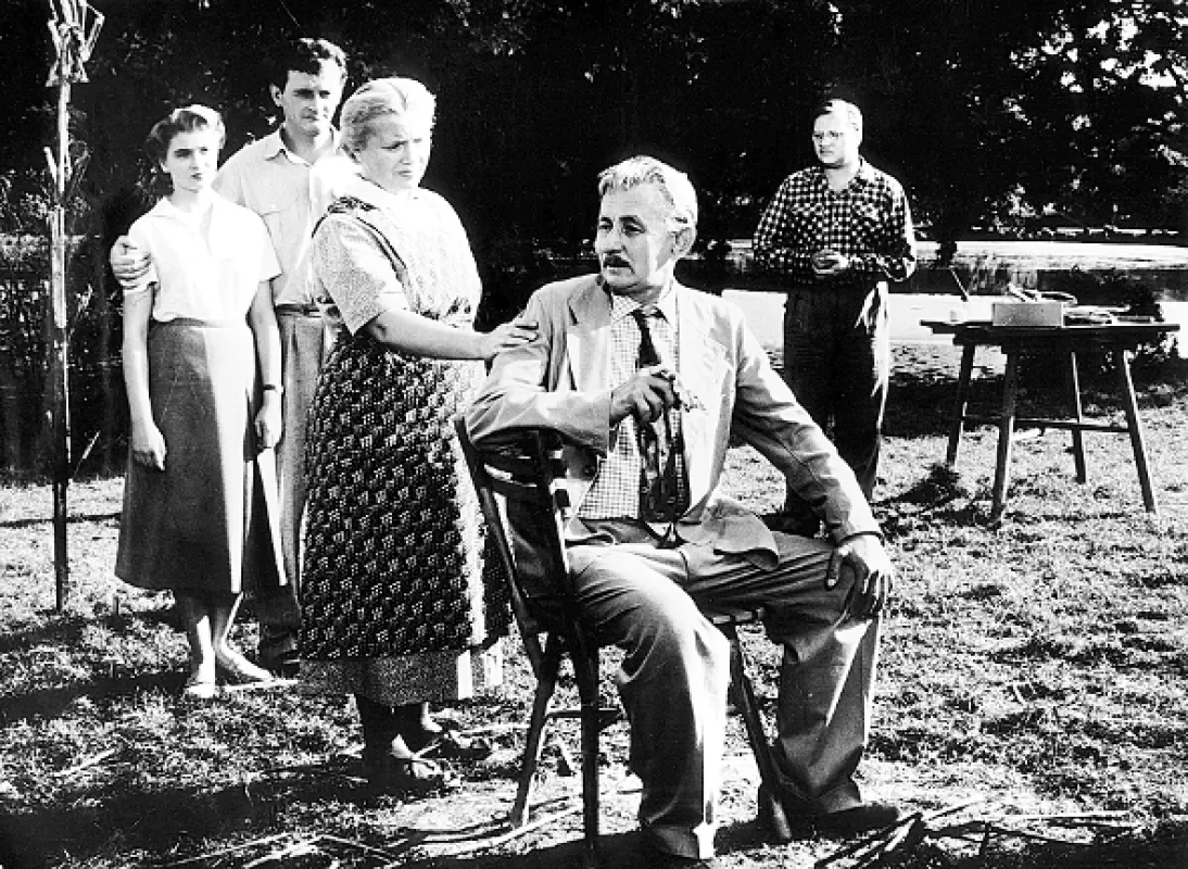 Muž v povětří, 1955 - fotogaléria