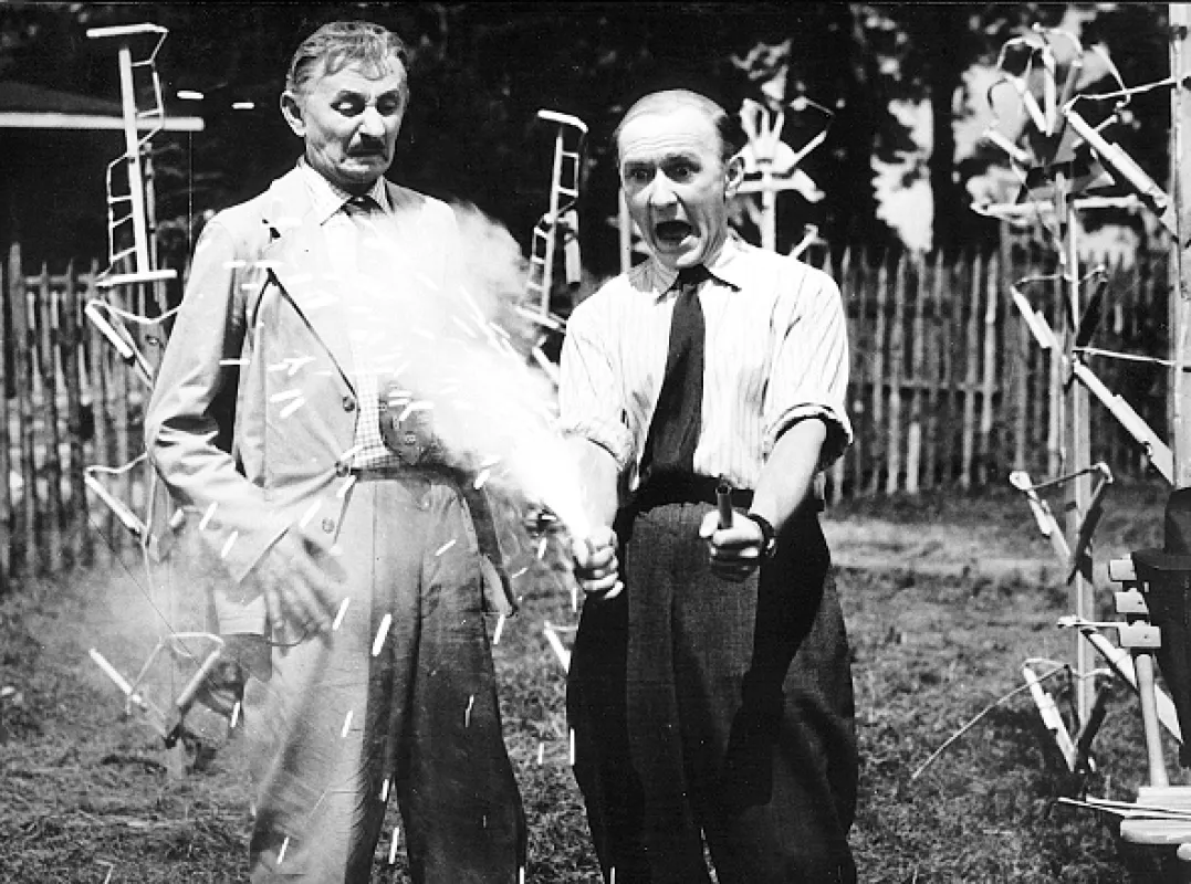 Muž v povětří, 1955 - fotogaléria
