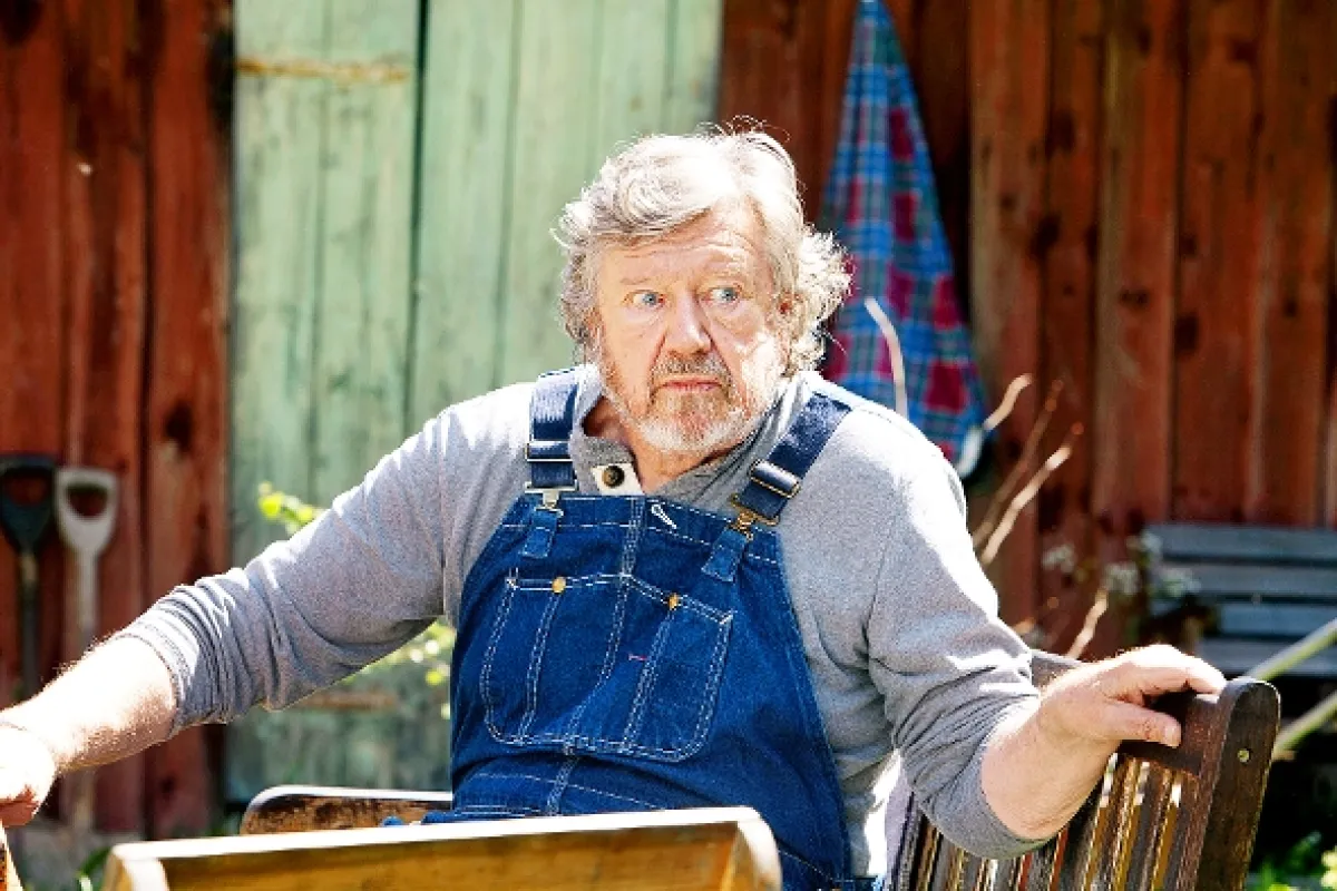 Stoletý stařík, který vylezl z okna a zmizel (Hundraaringen som klev ut genom fonstret och forsvann), 2013 - fotogaléria