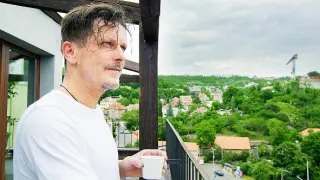 Každej ví kulový