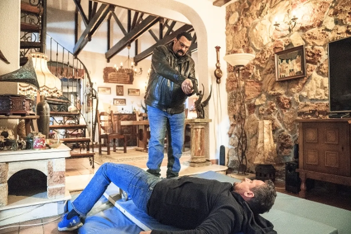 Ve stínu gangu (Beyond The Law), 2019 - fotogaléria