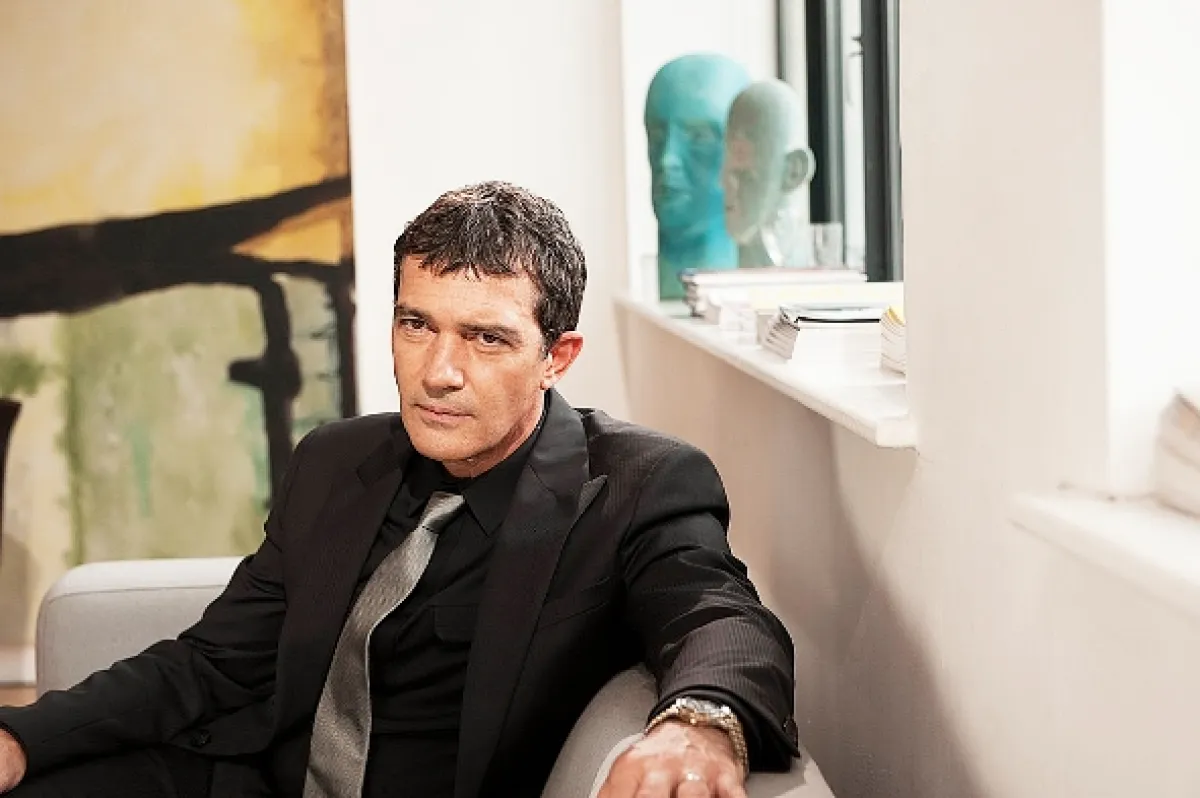 Poznáš muže svých snů (YOU WILL MEET A TALL DARK STRANGER), 2010 - fotogaléria