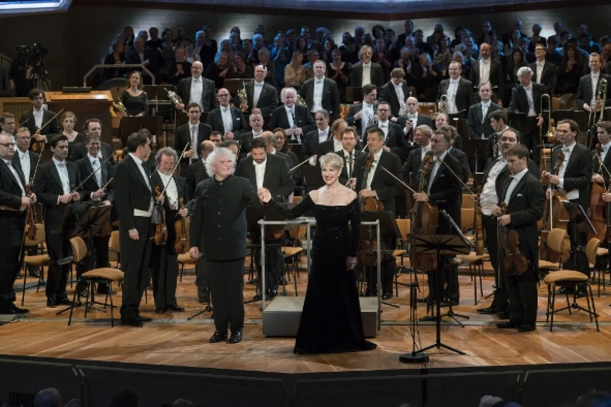 Rattle řídí Berlínské filharmoniky, 2017 - fotogaléria