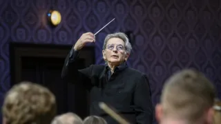 Českou filharmonii řídí Michael Tilson Thomas