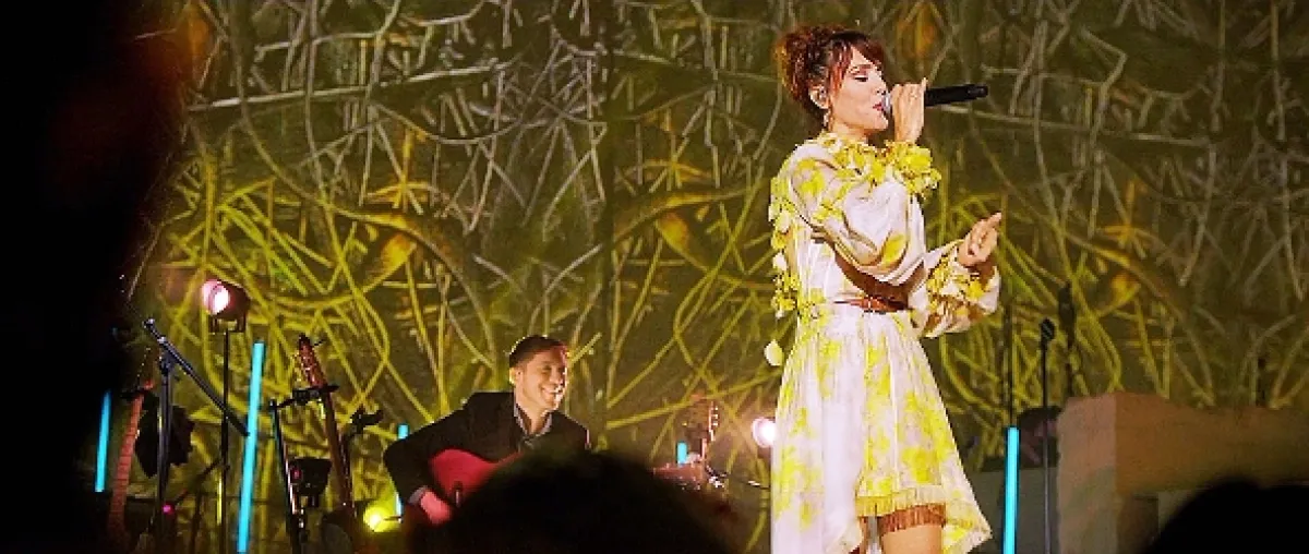 Zaz, koncert v Carriéres de Lumiéres - fotogaléria