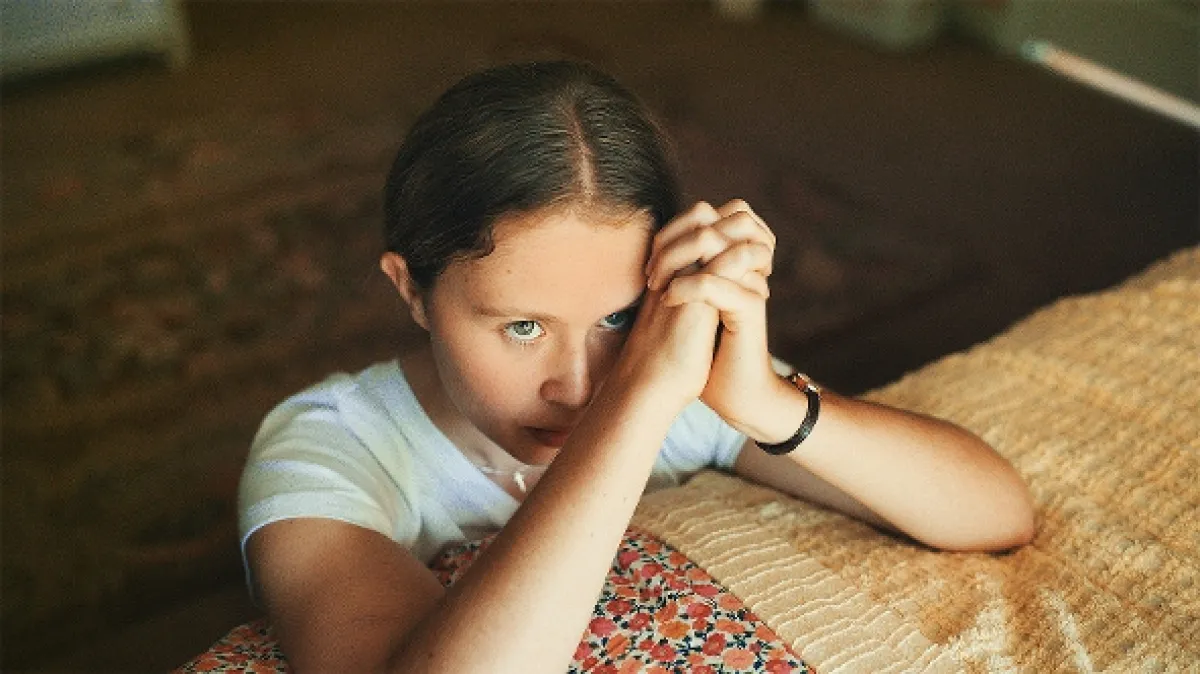 Starlingovic děvče (The Starling Girl), 2023 - fotogaléria