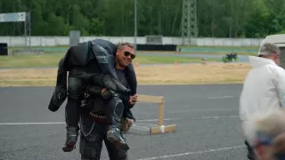 Blondína, Majster a Zabijak
