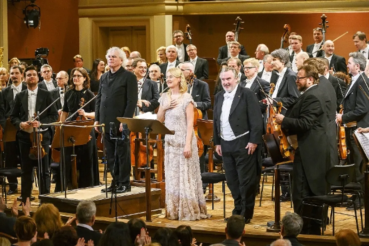Česká filharmonie - Sir Simon Rattle diriguje Dvořáka a Mahlera - fotogaléria