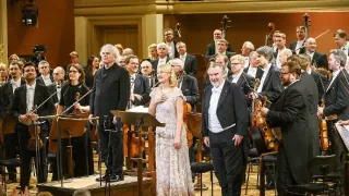 Česká filharmonie - Sir Simon Rattle diriguje Dvořáka a Mahlera