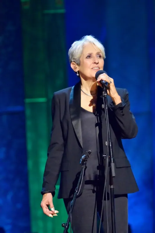 Joan Baezová s přáteli v New Yorku - fotogaléria