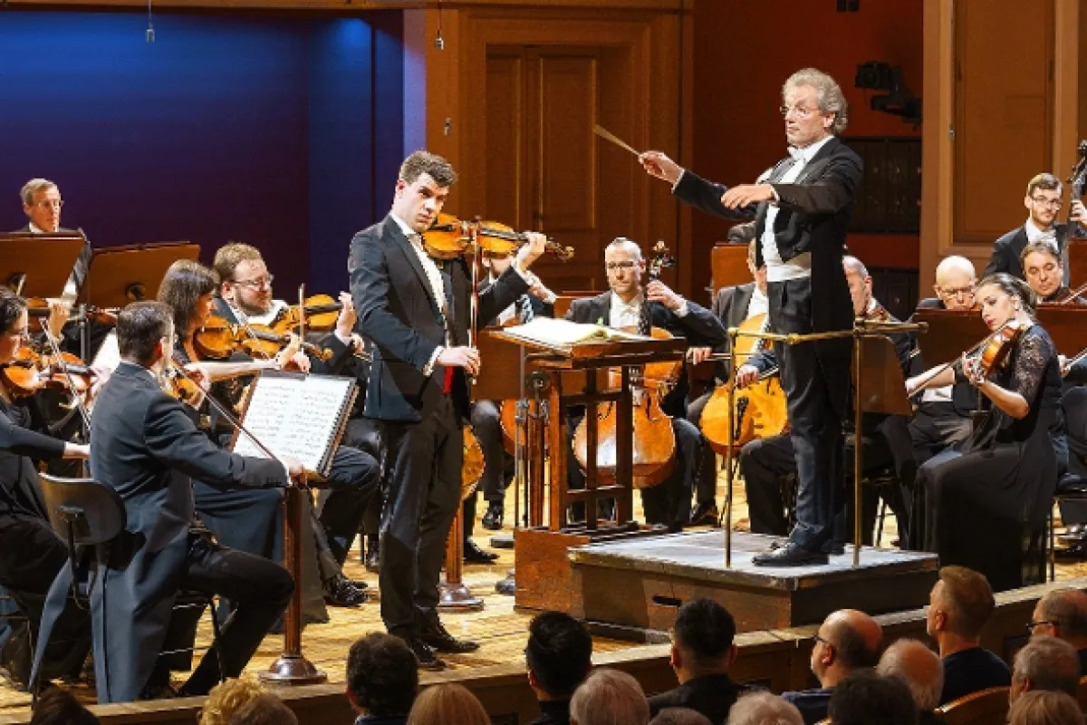 Franz Welser-Möst řídí Českou filharmonii, 2022 - fotogaléria