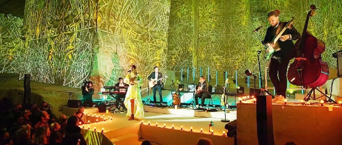 Zaz, koncert v Carriéres de Lumiéres - fotogaléria