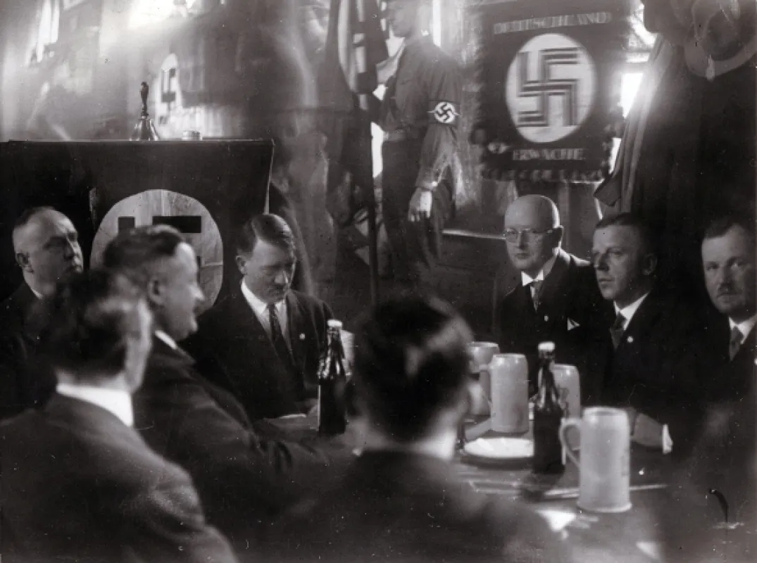 Hitlerův dvůr - fotogaléria