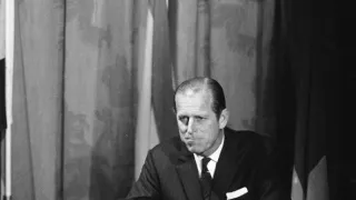 Princ Philip, muž v tieni Koruny