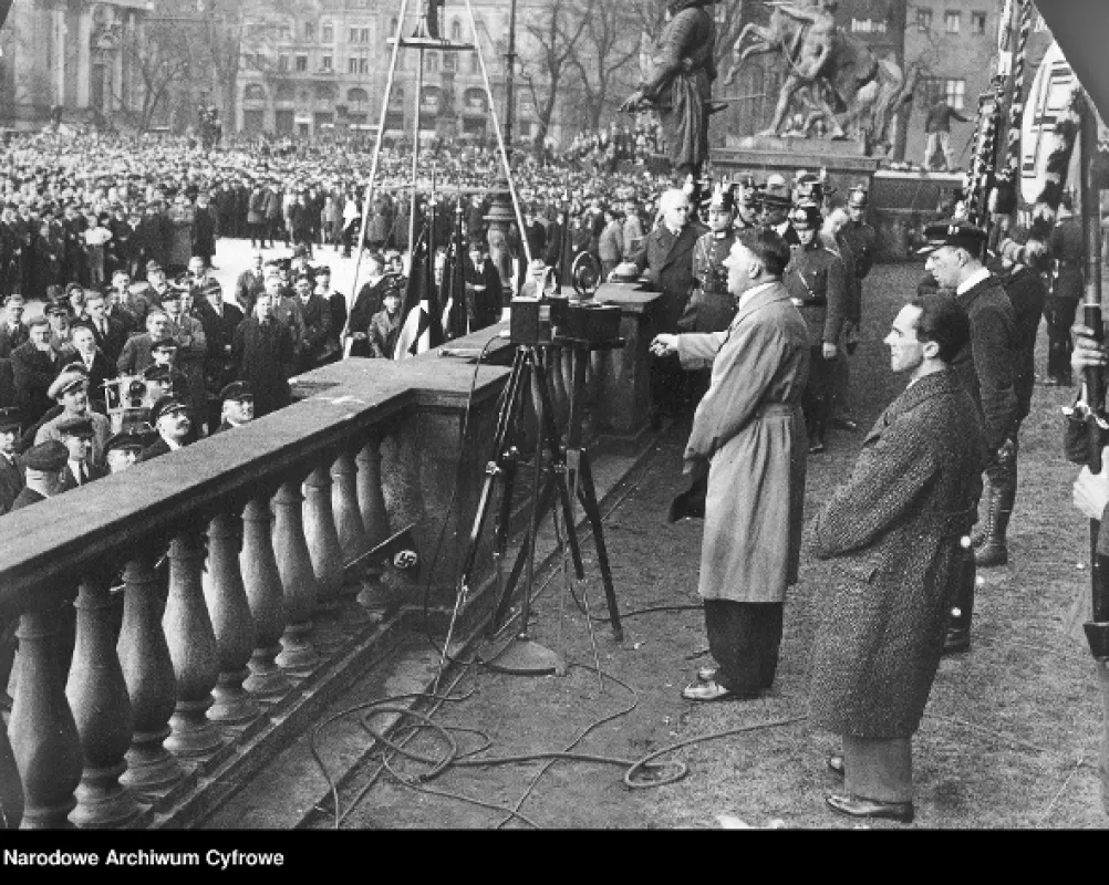 Hitler na vzestupu (Avant la catastrophe), 2022 - fotogaléria
