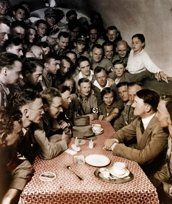 Hitler: Osudová přitažlivost (Hitler Germany’s Fatal Attraction), 2014 - fotogaléria