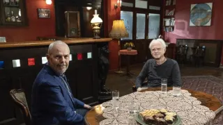 Na plavárni s Johnom Adamsom