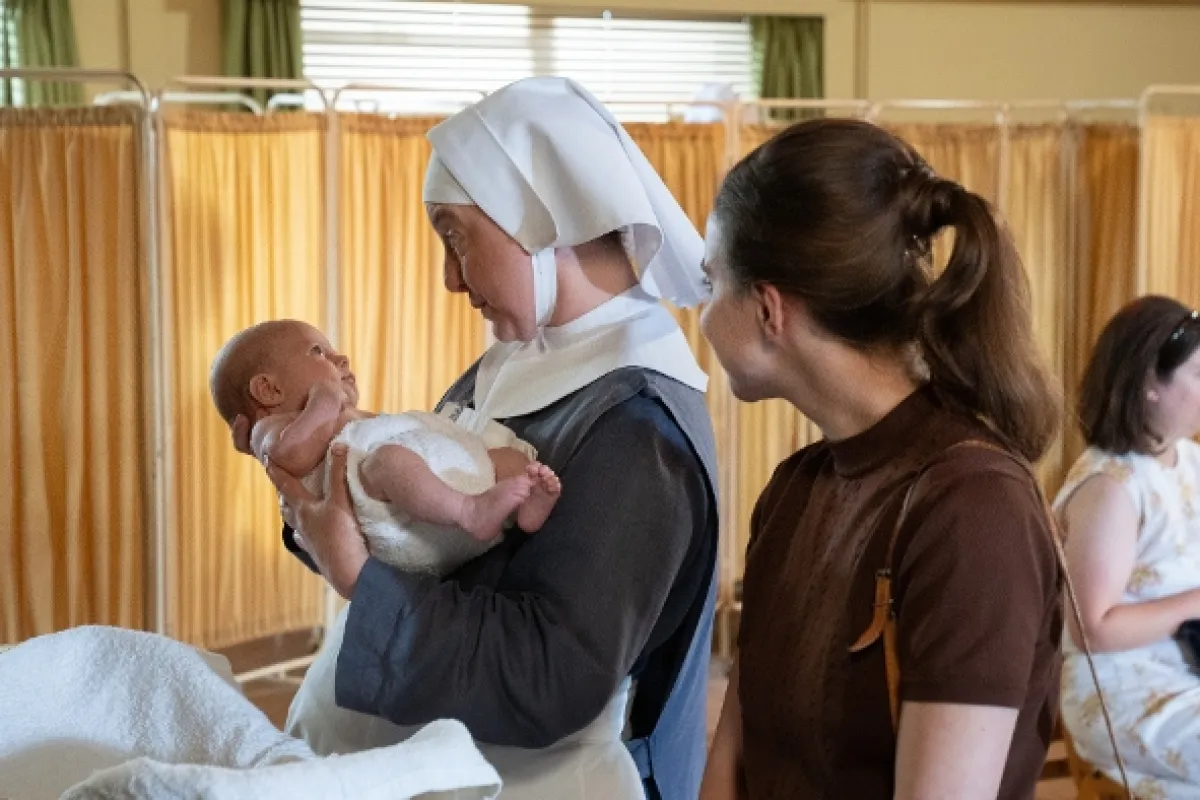 Zavolejte porodní sestřičky (Call the Midwife XIV), 2025 - fotogaléria