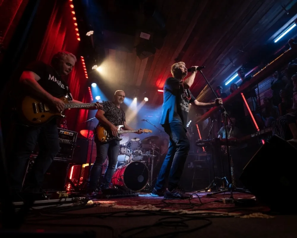 Doupě hitů - fotogaléria