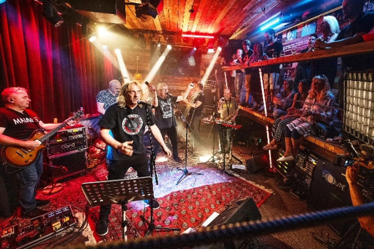 Doupě hitů - fotogaléria