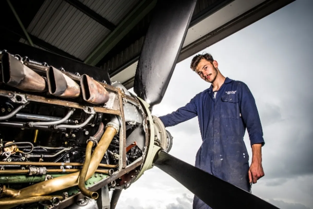 V továrně na Spitfiry (Inside the Spitfire Factory), 2020 - fotogaléria