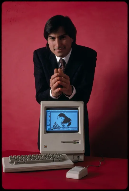 Apple: Jak prodat revoluci (The Apple-Story: Selling the Revolution), 2026 - fotogaléria