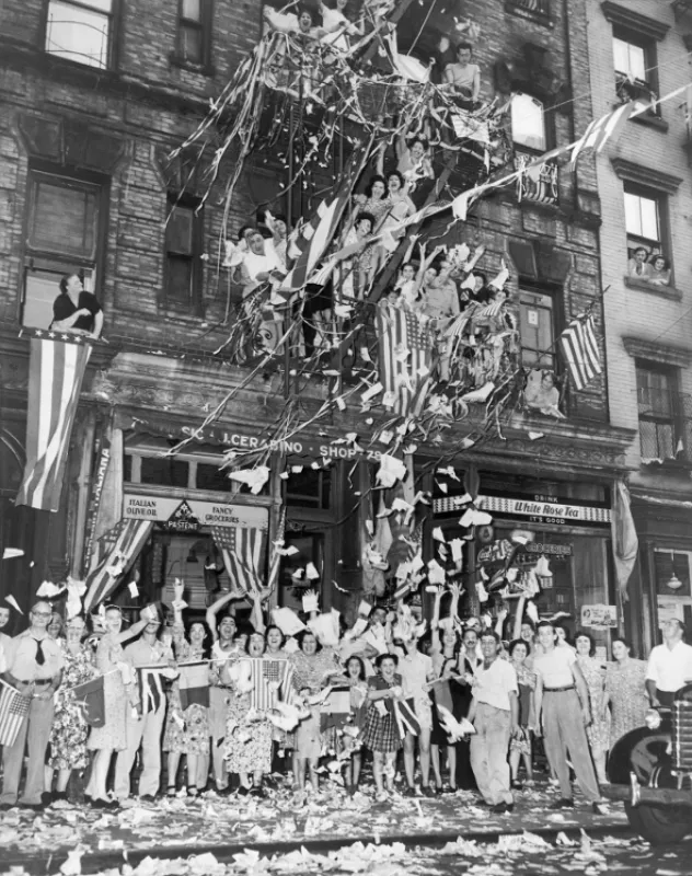 1945: Japonsko kapituluje, USA oslavuje - fotogaléria