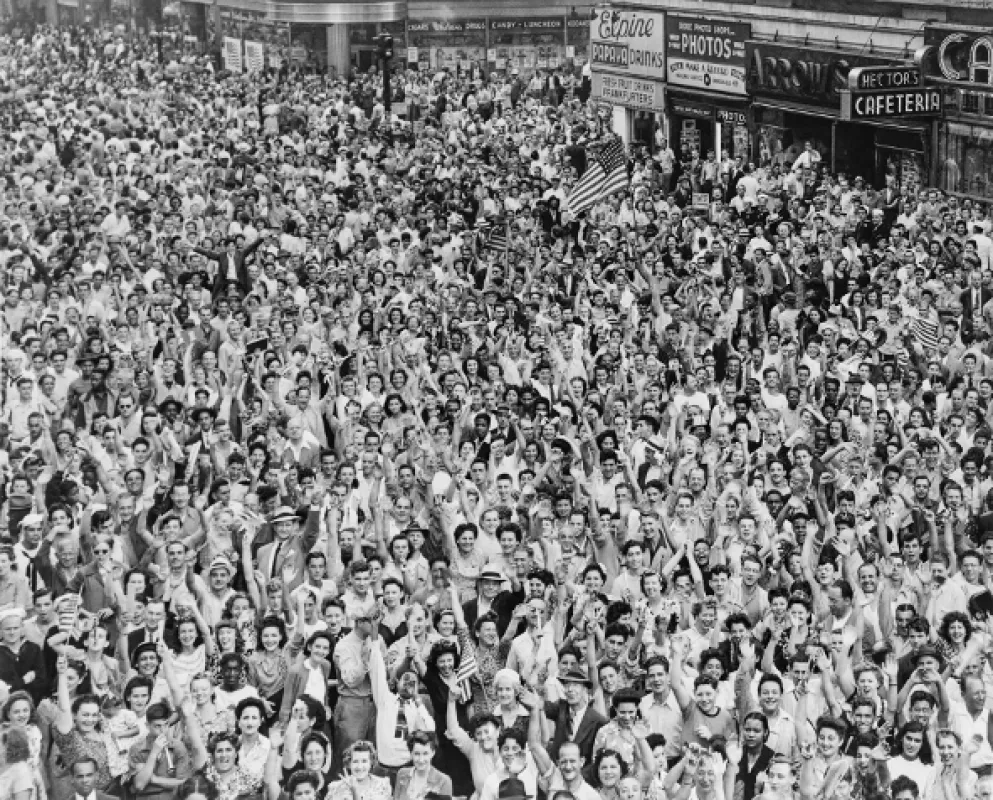 1945: Japonsko kapituluje, USA oslavuje - fotogaléria