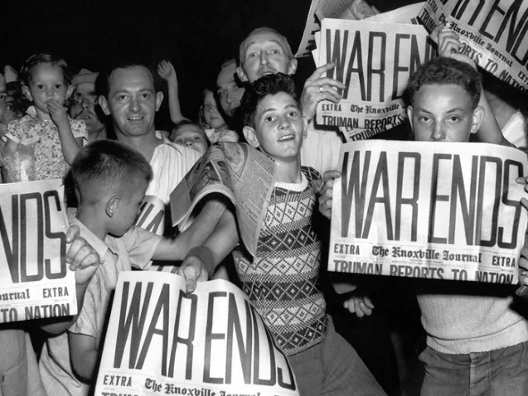 1945: Japonsko kapituluje, USA oslavuje - fotogaléria