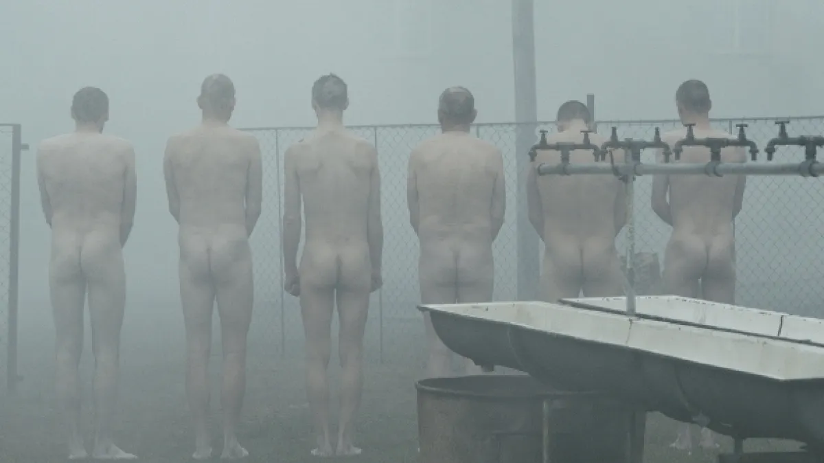 Nahý medzi vlkmi (Nackt unter Wölfen), 2015 - fotogaléria