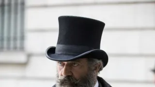 Profesor a šílenec